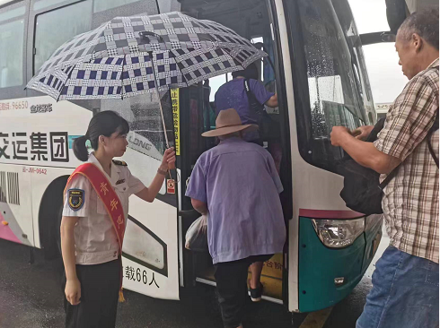 �L(f��ng)���꼱����ī��܇(ch��)��վ���ÿ����ϰ�ȫ��܇(ch��)��С�\�ҡ�