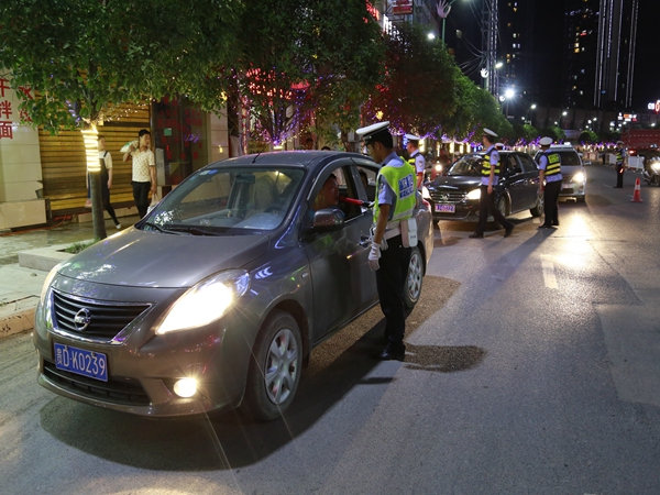 ʯ�佻��(li��n)���_չ��(y��n)�ؽ�ͨ�`�������Є�(d��ng)