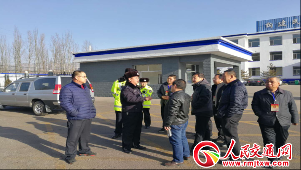 ɽ����ԭƽ���˴�����W�R�й����ֽ������(du��)�M(j��n)�ж���(d��o)�z��