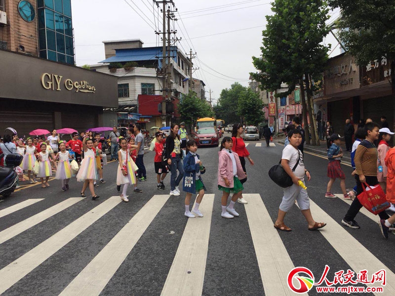 �ٻ��_(k��i)��Ц��     �����������졪���ϰ��l(xi��ng)������ͯ��(ji��)���o(h��)�W(xu��)��ƽ������