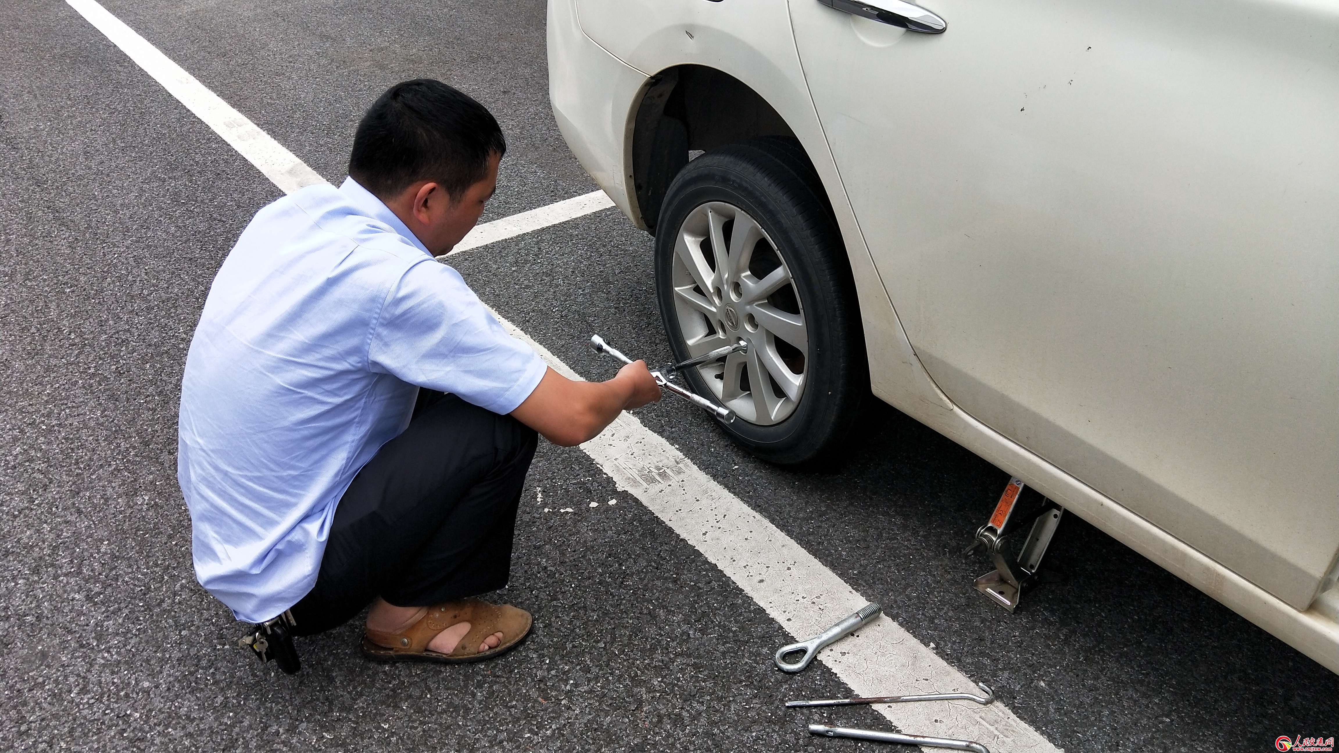 ���������˴���������Ԭ�����M(f��i)վ�������պ��˺��¶�