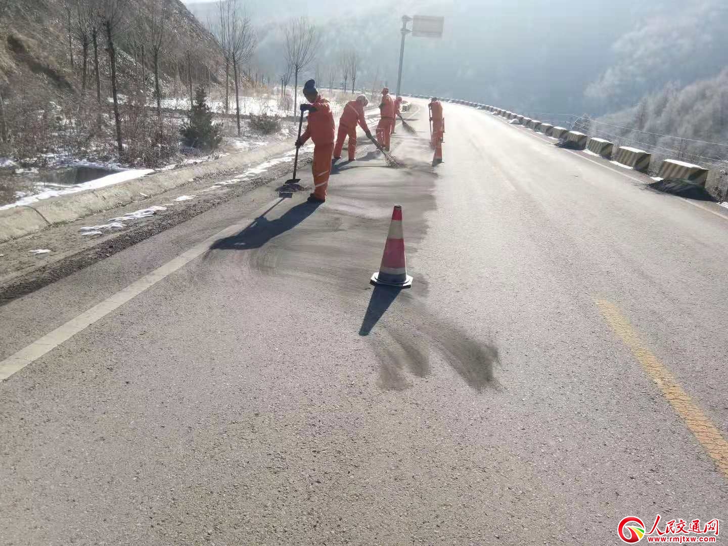 ���Cʡ��ɽ��·���������ϴ��M(j��n)��·��ȫ��ͨ