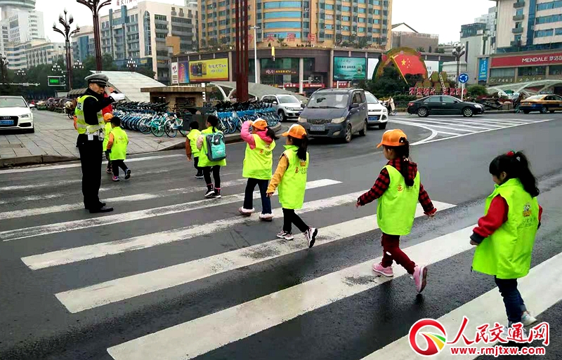 ���½���һ��ꠔy��СС�����T�_չ��122����ͨ��ȫ��ʾ���