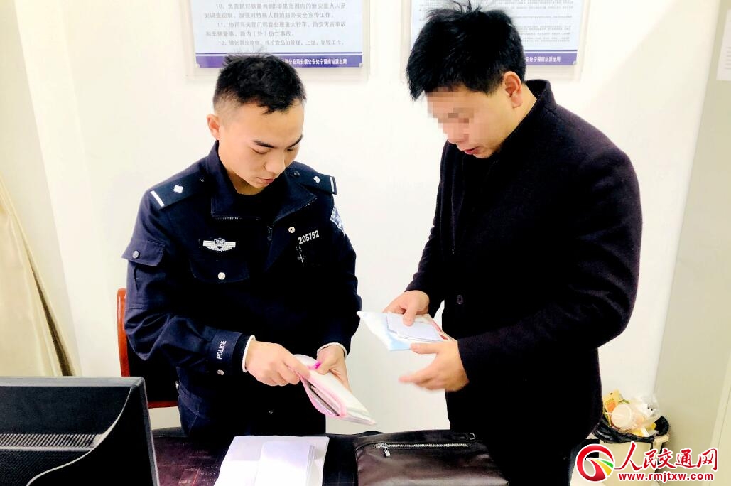 60���fԪ��Ƿ�l�M(j��n)վ�ڡ��������w��  ��������F���O(ji��n)�ء����E����赚w�w