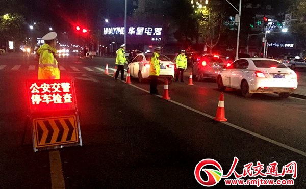 ���ϳ��½���ֱ��һ���(du��)���m(x��)ҹ�齻ͨ�`�����Κqĩ��ȫ����