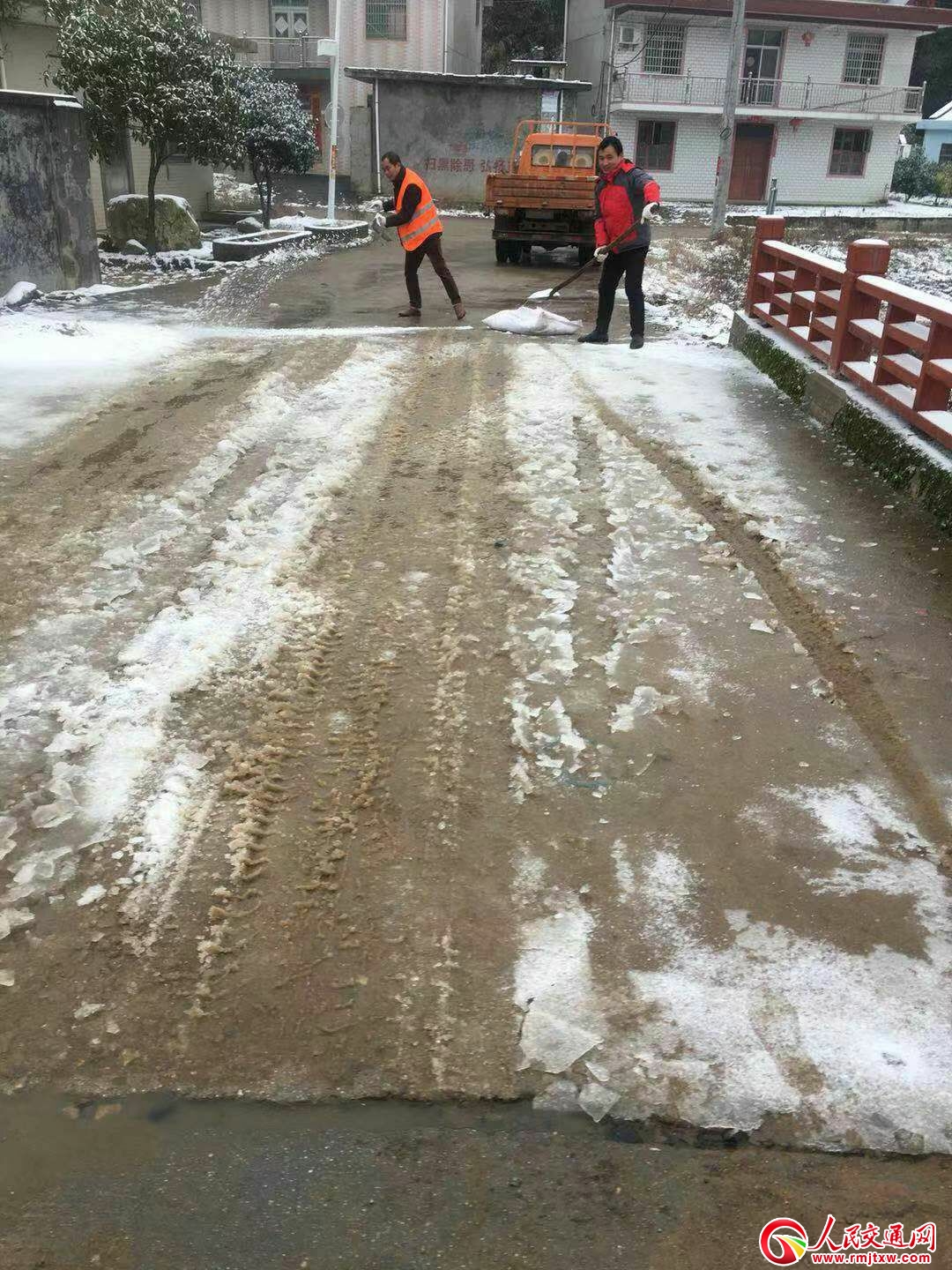 �������ʹ�·�־ֲ��á���+�ڡ�ģʽ��(y��ng)��(du��)��ѩ���