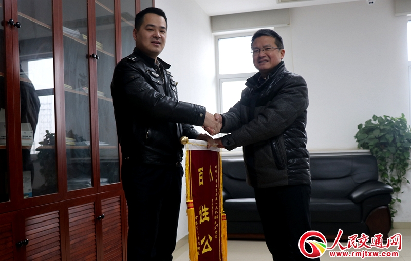 ���ϳ��½���ֱ��һ���(du��) �񾯿����ư� �����������x