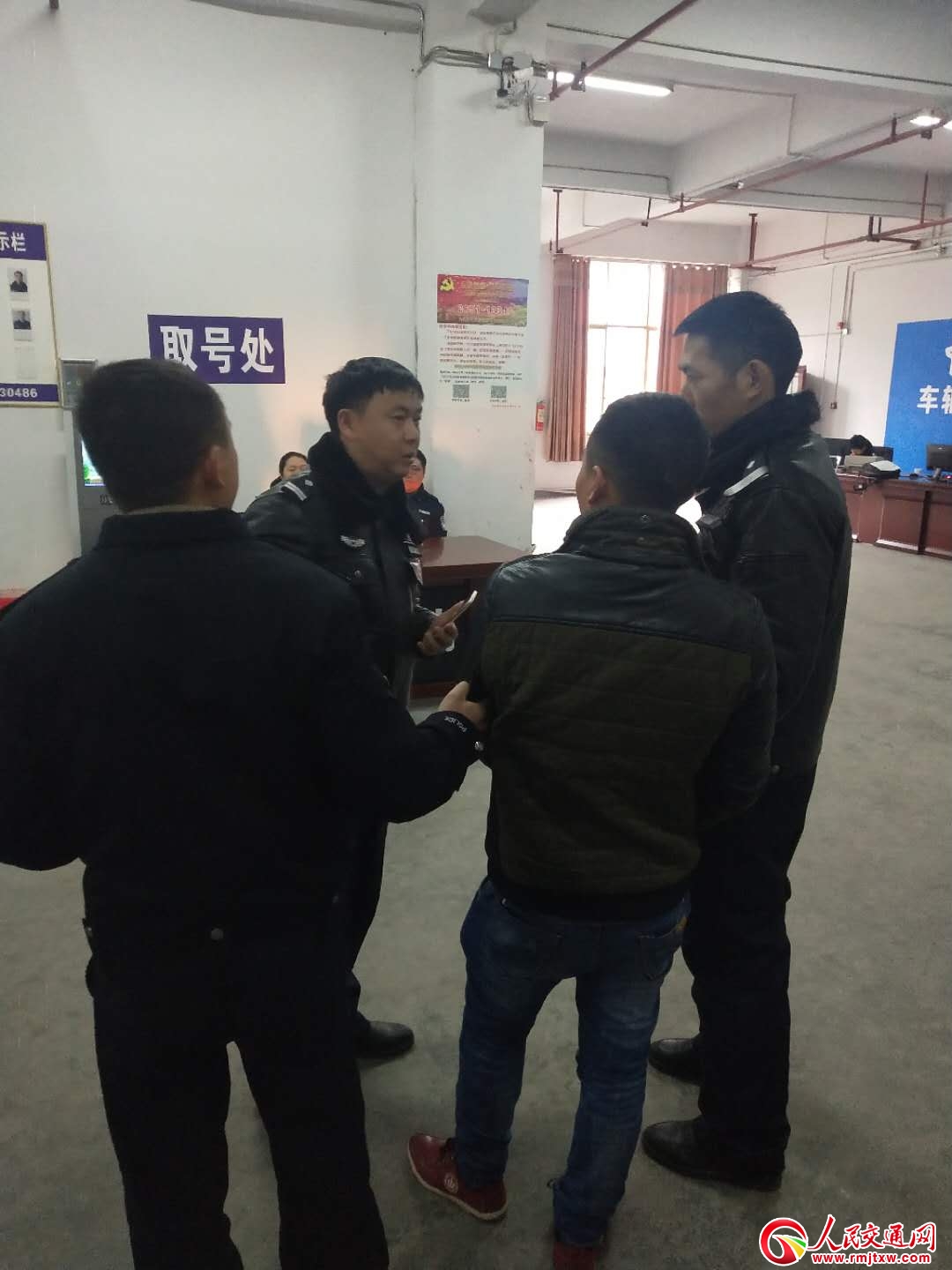 �F��ʡ���ҿh������ͨ������܇(ch��)�����ɹ�ץ�@һ���W(w��ng)���ӷ�