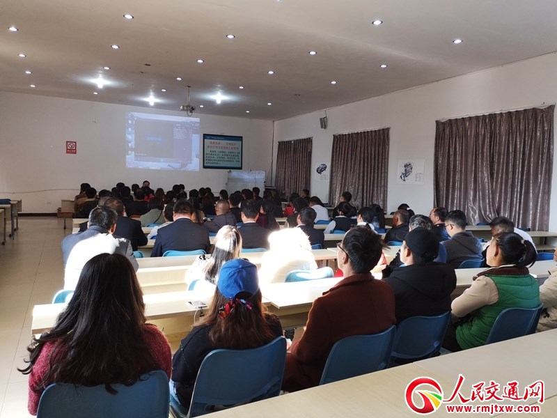 �������������������С��傀(g��)һ���M(j��n)�{У���M(j��n)���\(y��n)��ͨ��ȫ����