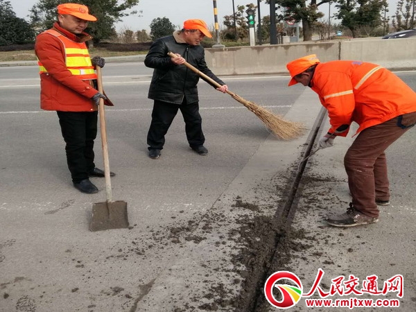 ���՝}�Ϲ�·�־ּӏ���ѩ�͜��칫·�B(y��ng)�o ��������(w��)����ˮƽ