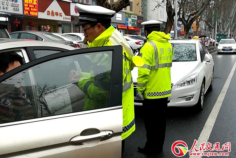 ���ϳ��½���ֱ��һ���(du��)�ӏ�(qi��ng)ͣ܇�����S�o(h��)��������