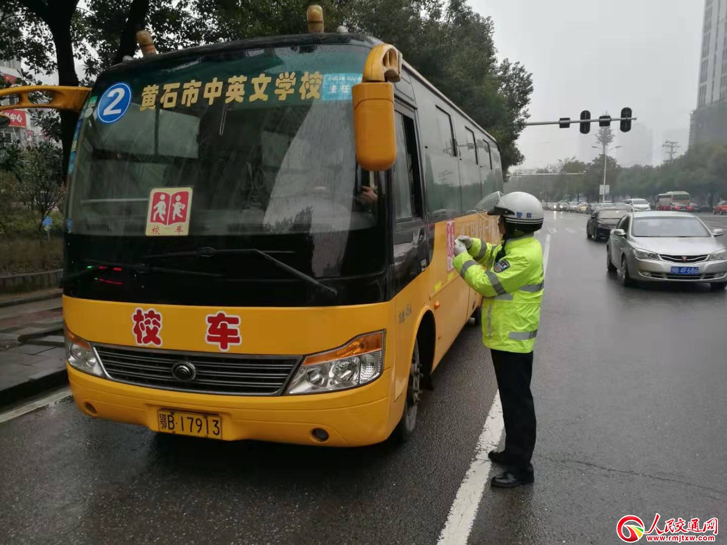 �����Sʯ�۽�����벢�eȫ�������_(k��i)�W(xu��)����·��ȫ��ͨ