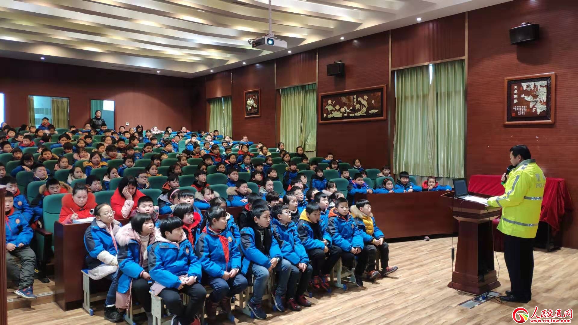 ��������ɽ���(du��)������������С�W(xu��)�_(k��i)չ��ͨ��ȫ�n