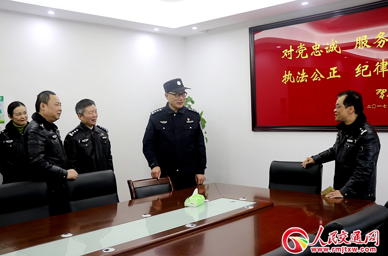 ���ϳ��½���֧���ί��Ԫ��ο��ֱ��һ�������־��