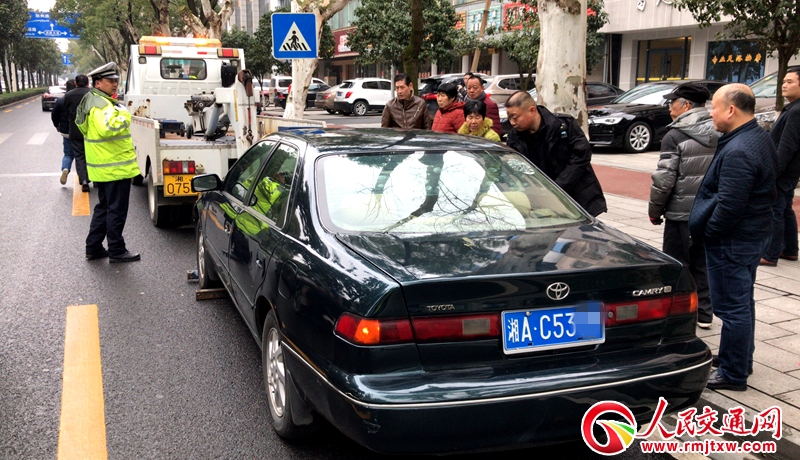 ���ϳ��½���ֱ��һ���(du��)����(zh��n)��@һ�v����܇