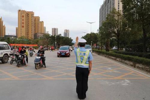 ɽ�����(y��ng)�������(du��)�ӏ�(qi��ng)У�@��߅��·��ͨ����