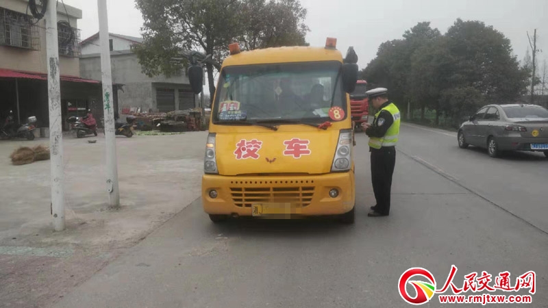 ���ϰ��l(xi��ng)�����_չУ܇��ȫͻ���z��