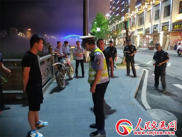 �`���j܇ĪҪ�̏� �F���\����������·��