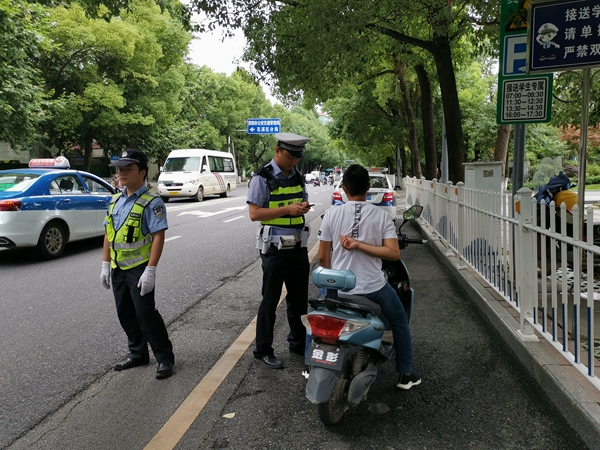 ��Ϫ�^(q��)����(d��ng)��ͨ�����������Є�(d��ng)