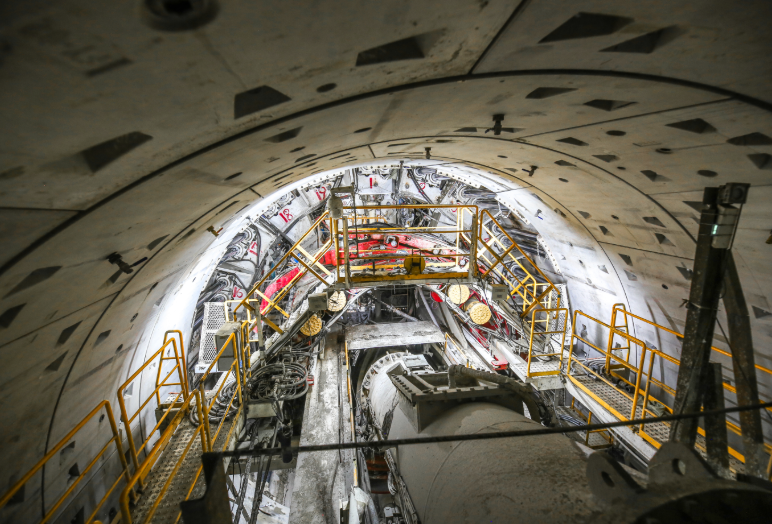 �h�����н���������������܉����ͨ�l(f��)չ