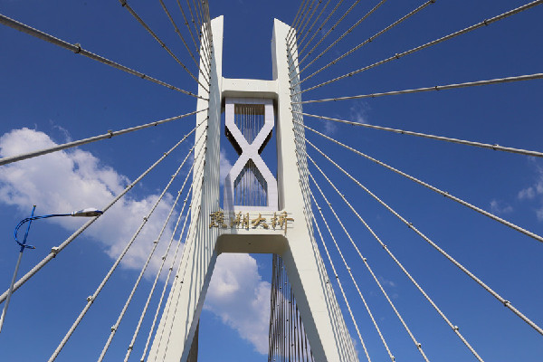 �ೱ����Ƅ�(d��ng)���򼽽�ͨһ�w���l(f��)չ