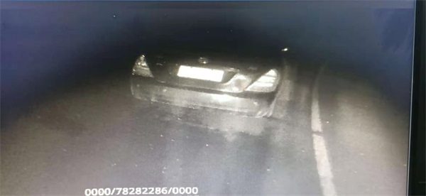 ���⣺�ӱ�һ�������{��܇ͣ�ڇ�(gu��)����˯����