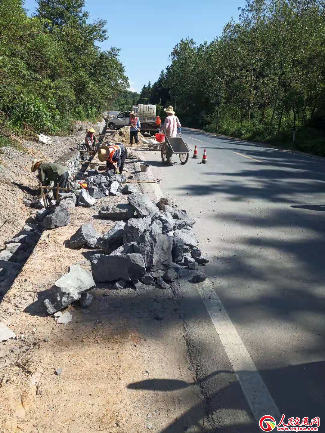 ���˹�·�־ֆ���(d��ng)��·Ʒ�|(zh��)����ʾ����(chu��ng)������