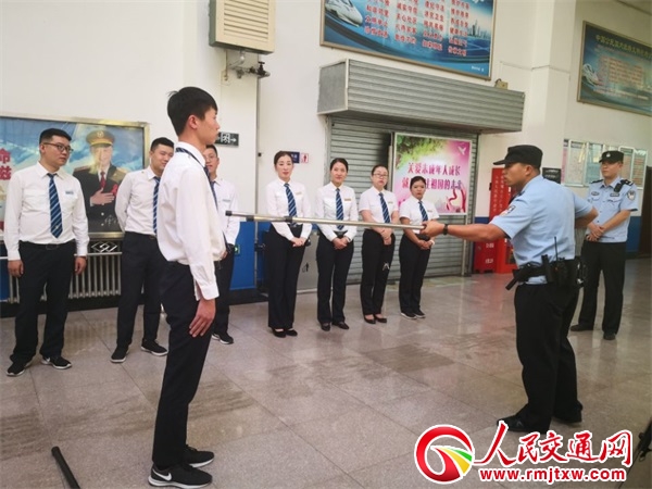 ��������F·�ɳ����M�����ֽ�����Ӗ(x��n)���(d��ng) ��������(y��ng)��(du��)̎ͻ����