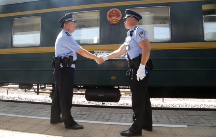 �ϳ˾����ڇ��H��܇�ϵĕr�g���ڼҶ�