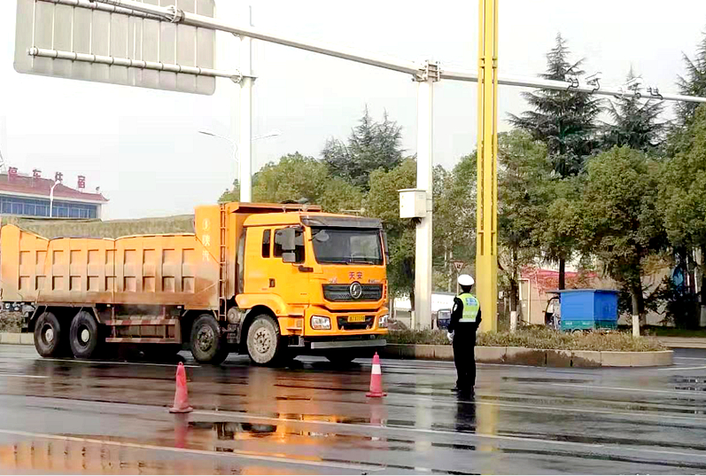 ���� ����ֱ��һ���(du��)��벢�e��ȭ����؛܇���c(di��n)��ͨ�`���B��