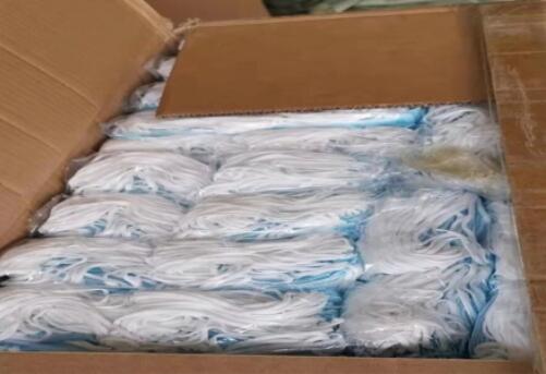 ɽ��̫ԭ��С��^(q��)�z��Ժ����ǰ����һ�����ðƷ�ƿ��ְ�