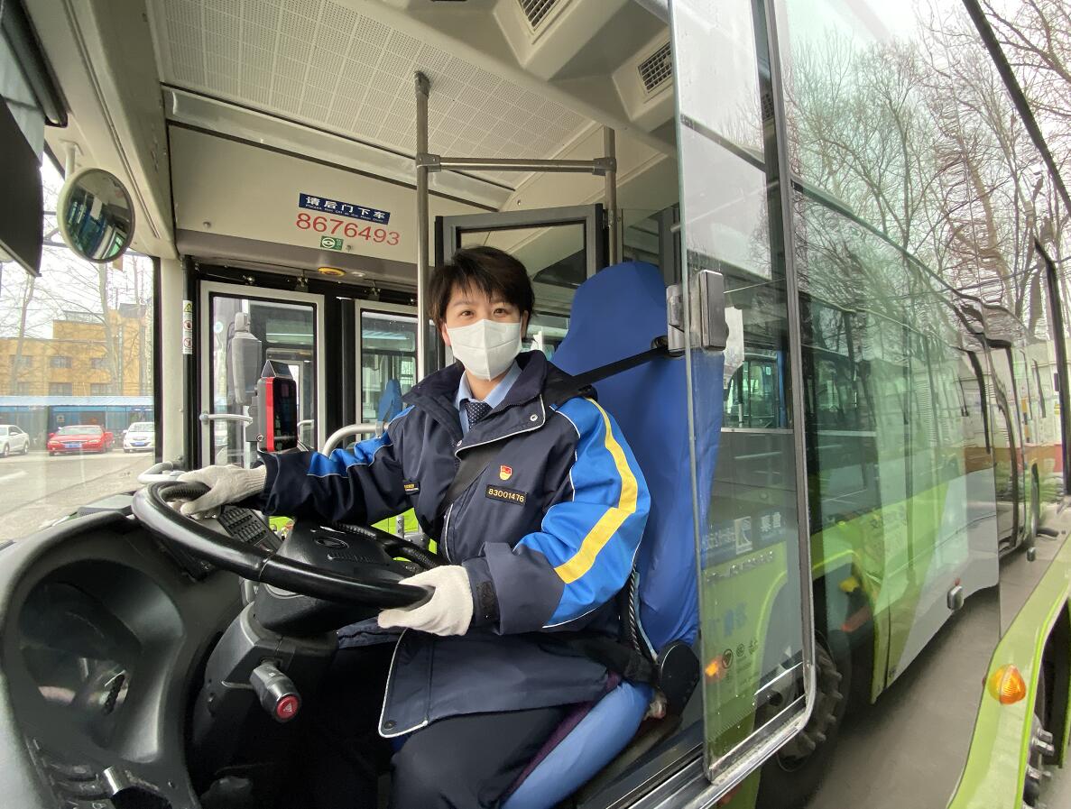 �����{�T�����¡���ƽ����λ�Ŀ���Ů���h