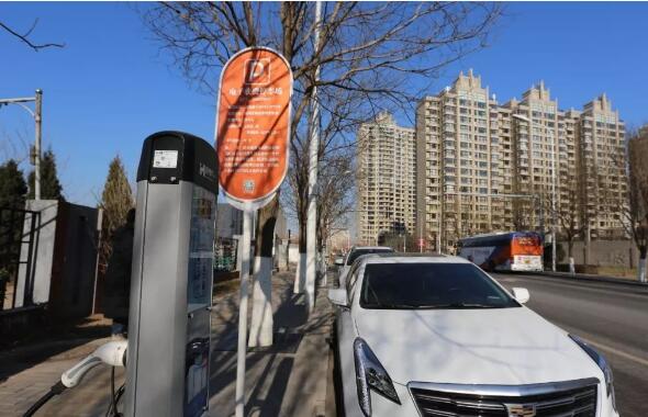 �t(y��)Ժ���W(xu��)У���̈�(ch��ng)�����ͣ܇(ch��)λ�������м������_(k��i)������Ҋ(ji��n)