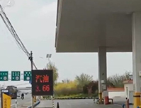 �����̓r��ȫ�潵�r���еط�����վ���_ʼÿ�����˃�Ԫ