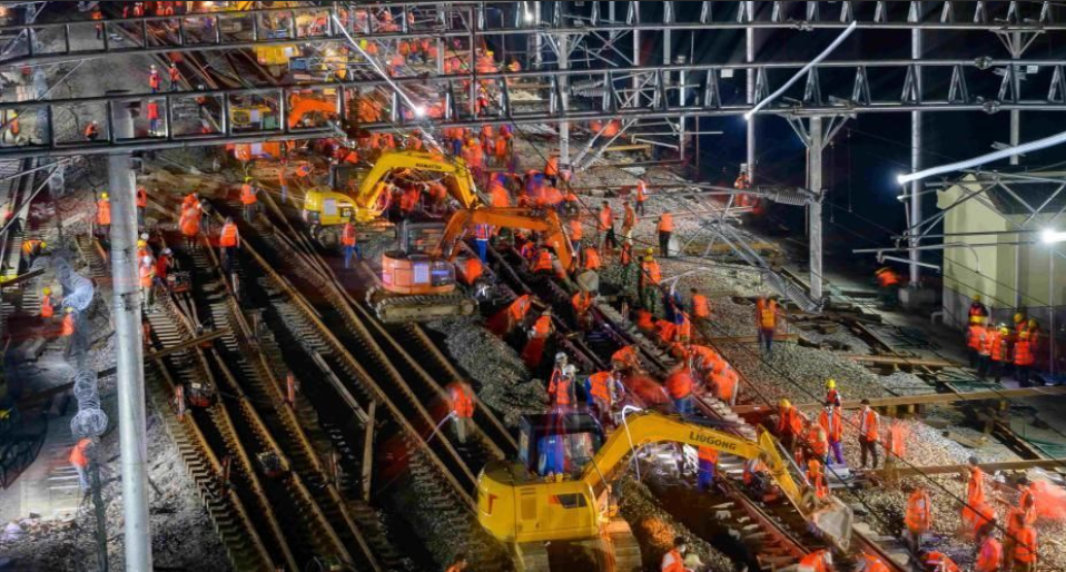 330���ǧ��ͬ�����I(y��) ���ĸ�����÷�F·���칤�̈�����