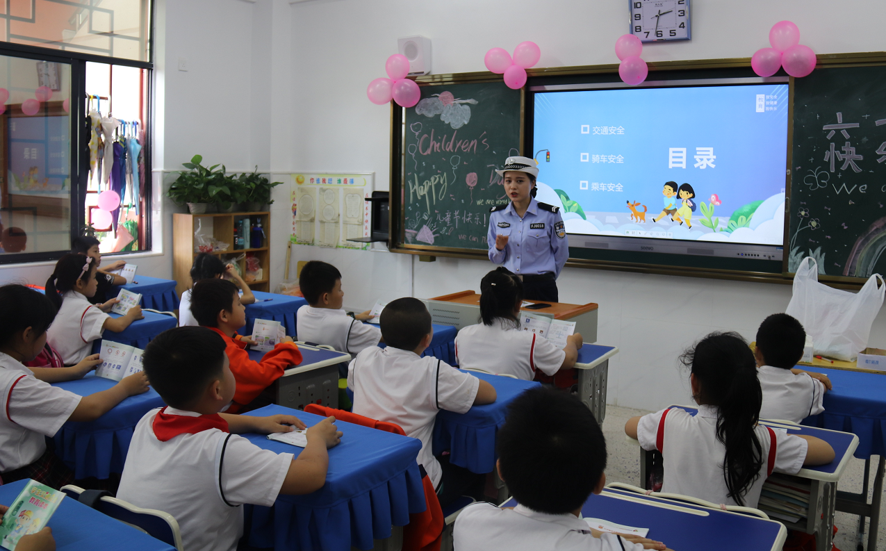 ����ͨ������������ݠ�^(q��)С�W�_չ��֪Σ�U �����U���_�W��һ�n���}�������