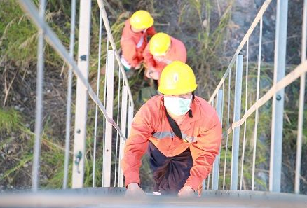 ���КW�����c(di��n)��ƽ������·