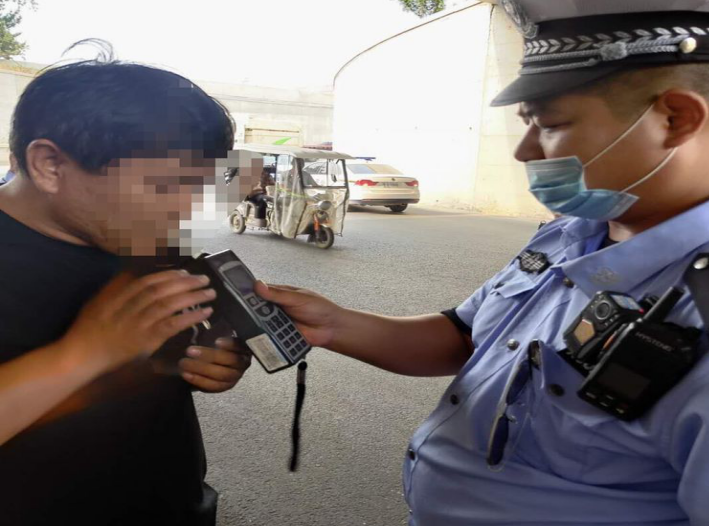 �ӱ����o�C���Ӳ�˼�ڸ� �ƺ��{܇��Ȼ��·