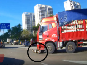 ���Ϻ���ͻ�l(f��)��ͨ�¹� һ��؛܇ײ��늄�܇��1������