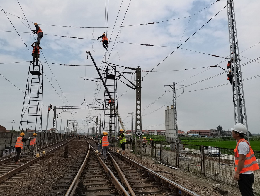 �����F·�׉�վ��һ�MӲ�M���ɹ����O(sh��)