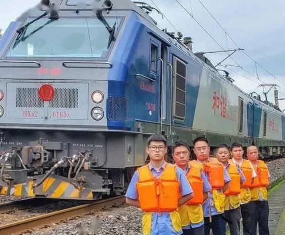 Σ���r(sh��)������܇(ch��)˾�C(j��)��Ȼ����܇(ch��)���������_(k��i)�Ϙ���