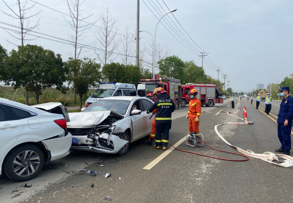 �����Sʯ���_�l(f��)�^(q��)���Fɽ�^(q��)���(du��)(li��n)�϶ಿ�T�_չ��ͨ�¹ʑ�(y��ng)���ݾ�