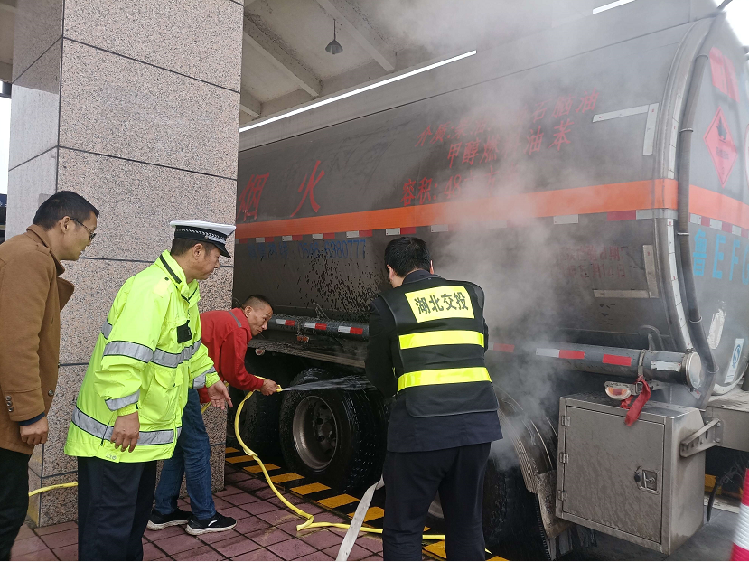 ����Ʒ܇݆̥ð���U��ȼ ��������·��ʩ�ȱ�ƽ��