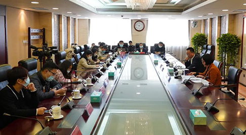 �҇����f���b�Gɫ����ȡ�÷e�O�Mչ