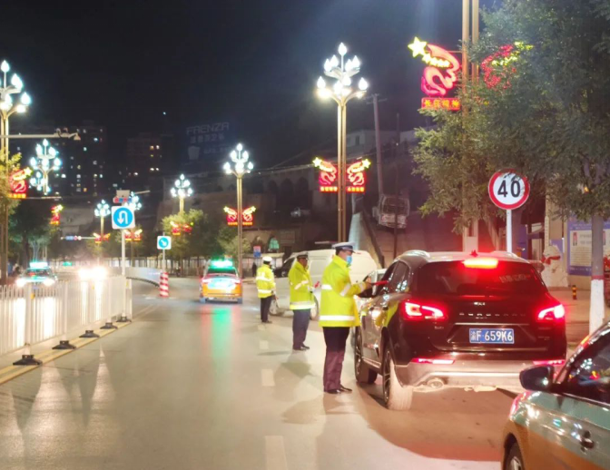 ���𽻾�ҹ����{������