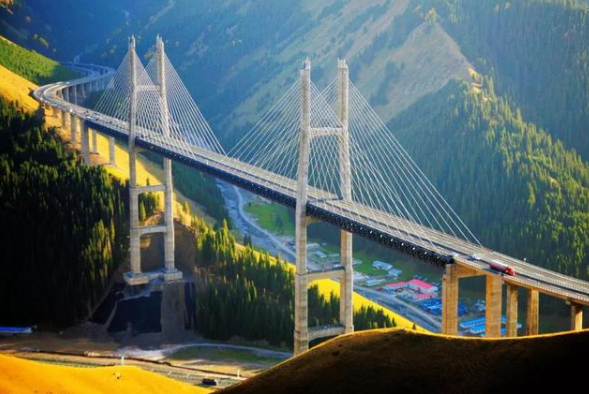 ��ͨ�\ݔ�����ӿ옋(g��u)���F(xi��n)���������F(xi��n)����ͨ�Ј��wϵ