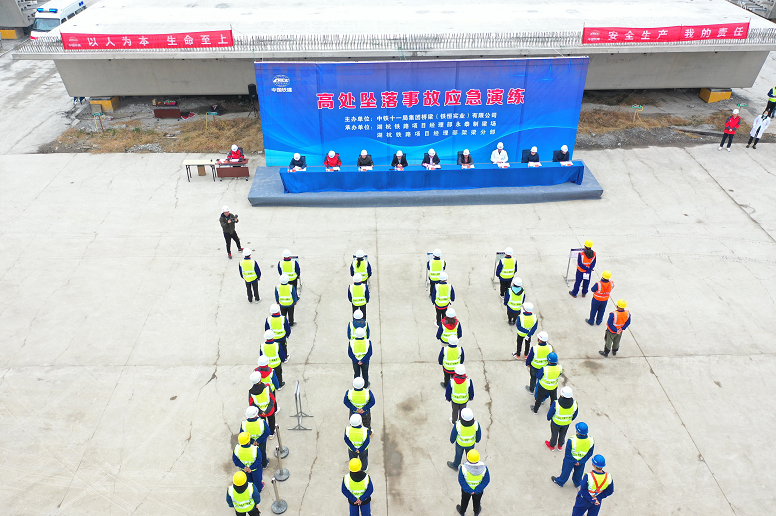 �����F·����ȫ�ݾ���׌������һ�ӱ���