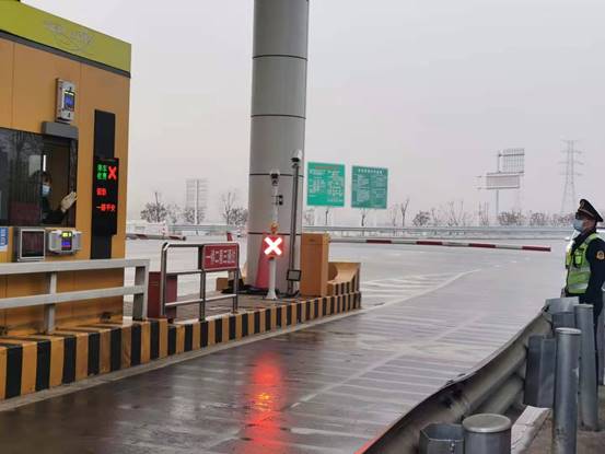 �ѼҰ��ڸ���·�ϵġ���ͨ������