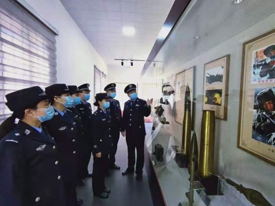 ���E������k�� �؜ظ�������