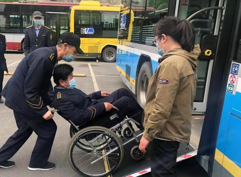 �w򞹫�����o�ϵK������ �������m����